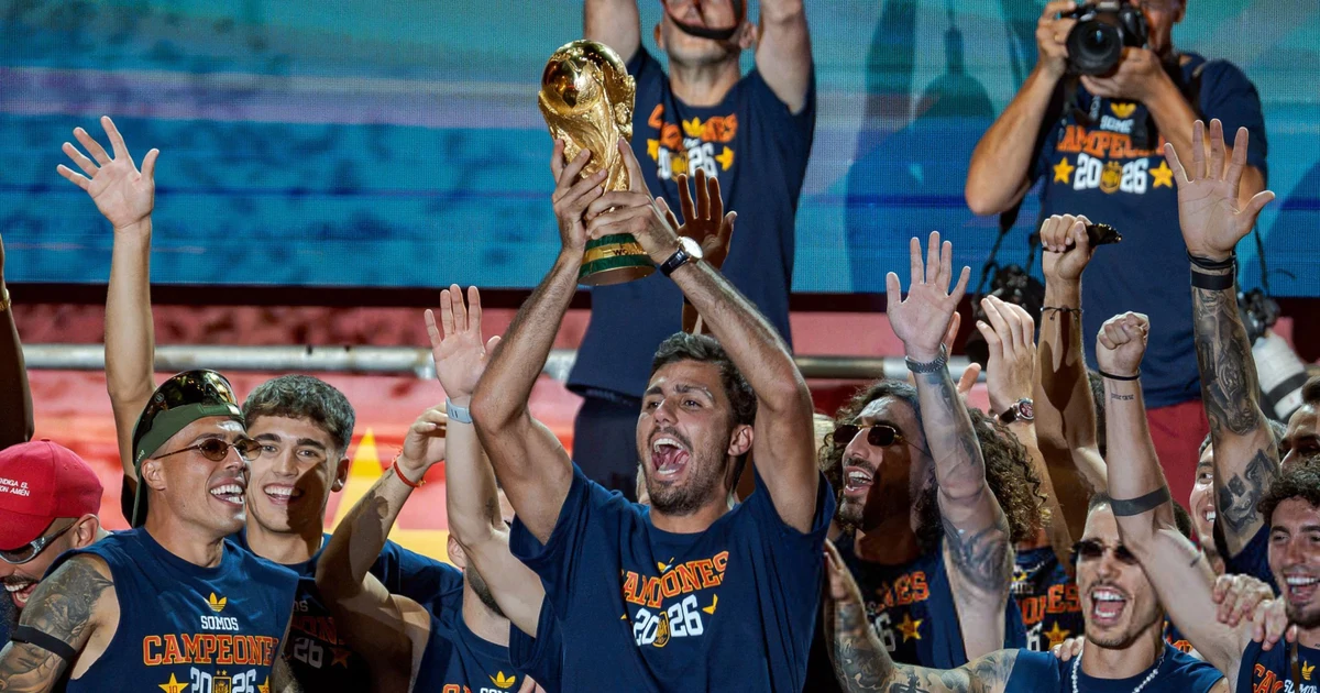 Biển người phủ kín Madrid, đón nhà vô địch World Cup 2026 trở về