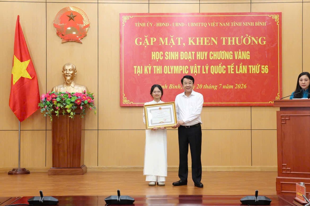 Nữ sinh đoạt HCV Olympic Vật lý được tỉnh Ninh Bình thưởng 500 triệu đồng