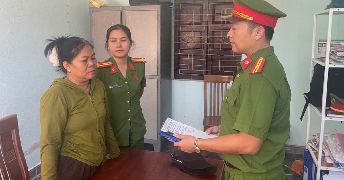 Thi hành lệnh bắt tạm giam "thầy bói" Phạm Thị Phượng 53 tuổi