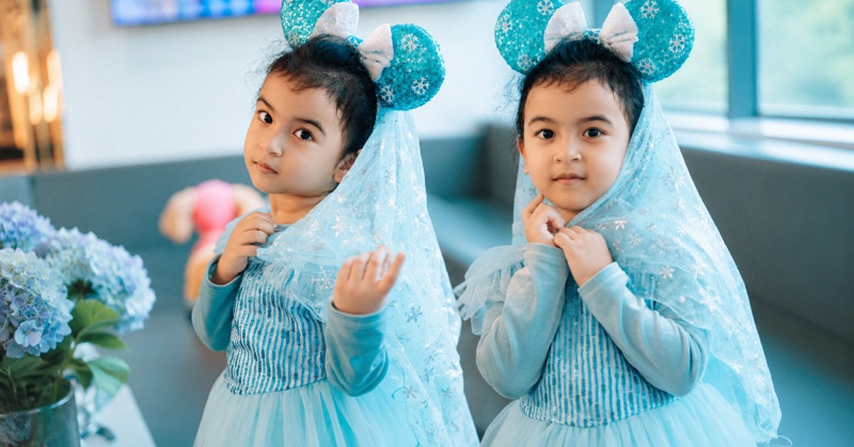 Bé Moon - con gái Võ Hạ Trâm càng lớn càng xinh yêu, thần thái trước ống kính khiến dân mạng xuýt xoa