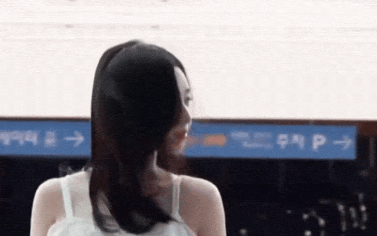 Gương mặt mỹ nhân huy động được 889 tỷ, được đề cử đẹp nhất thế giới là có lý do