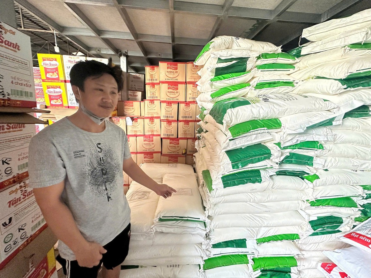 Kiểm tra đột xuất, bắt tạm giam 5 đối tượng liên quan đến đường dây sản xuất 52,41kg hạt nêm giả, 547,99kg bột giặt giả, 149,22kg bột phấn giả
