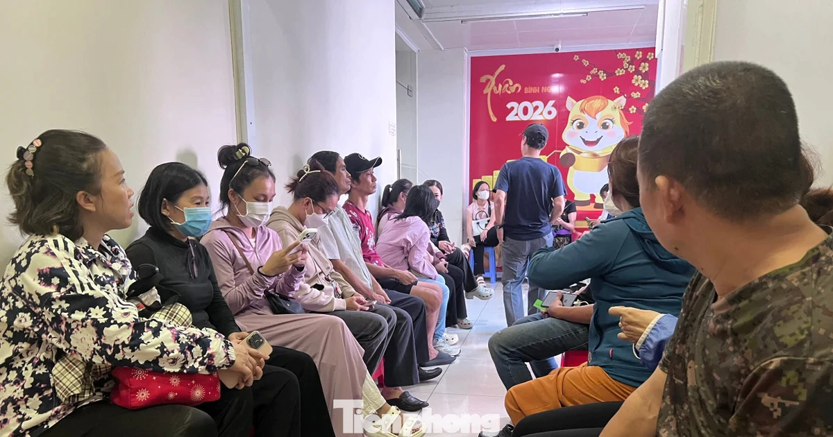 Ngược đời: Xếp hàng cả ngày không bán được vàng...