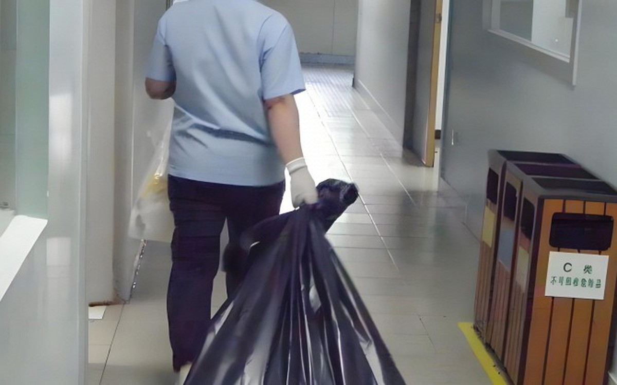 Một câu hỏi khiến "học bá" nghĩ 15 phút, cô lao công chỉ mất 5 giây để trả lời