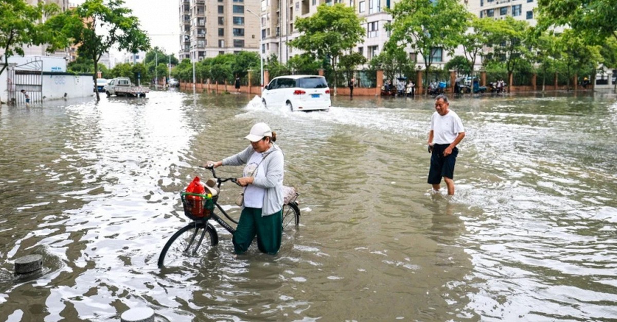 Thượng Hải chìm trong biển nước sau cơn mưa lịch sử: Liệu ‘thành phố thông minh’ có đủ để chống ngập?