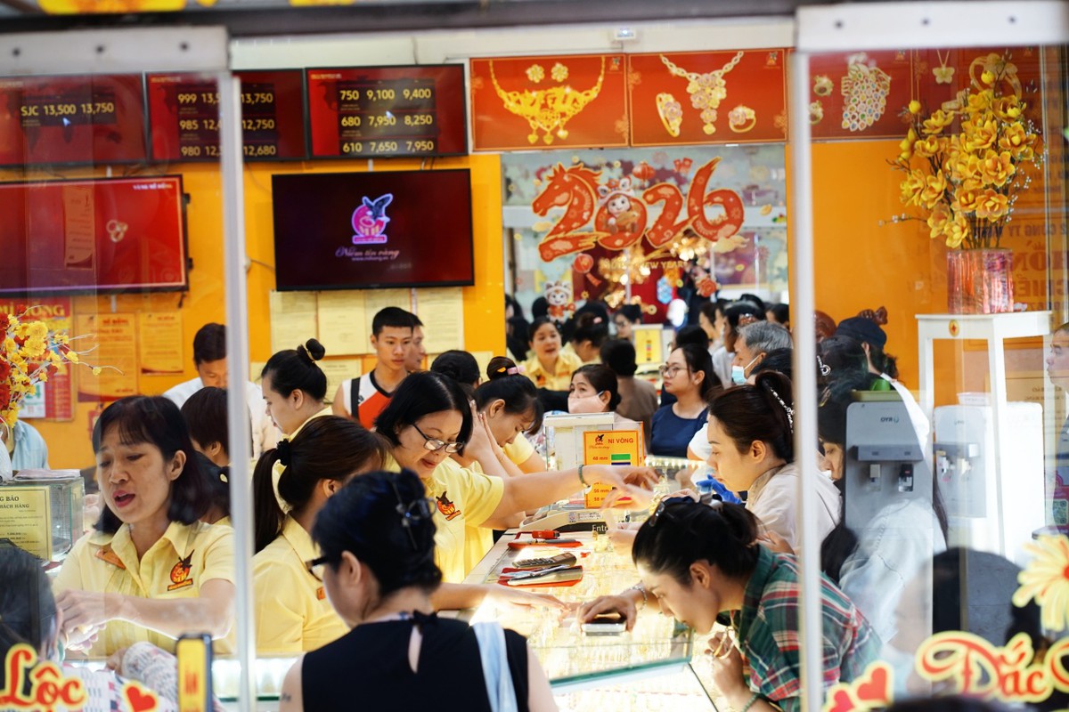 Cảnh tượng lạ tại tiệm vàng Mi Hồng ở TP.HCM sau nhiều phiên giá vàng giảm mạnh
