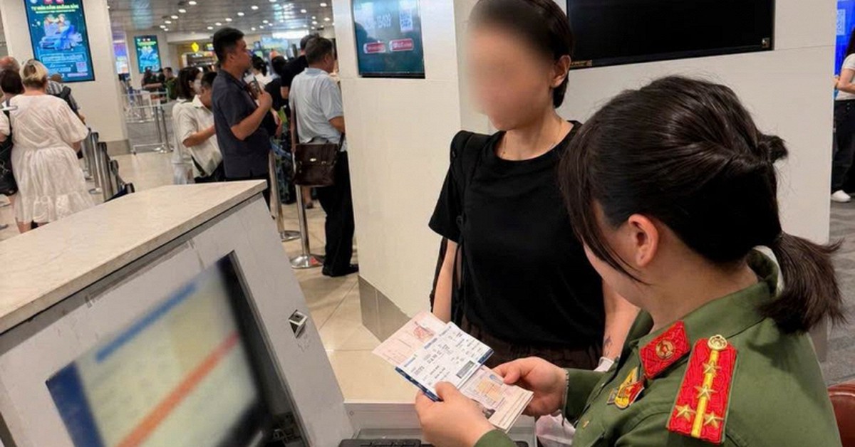 Nhiều ngày trước, một hành khách mang quốc tịch Trung Quốc bị chặn lại ở cửa khẩu sân bay Nội Bài