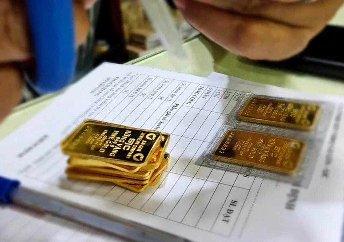 Giá vàng vọt tăng, chênh lệch mua vào - bán ra ...