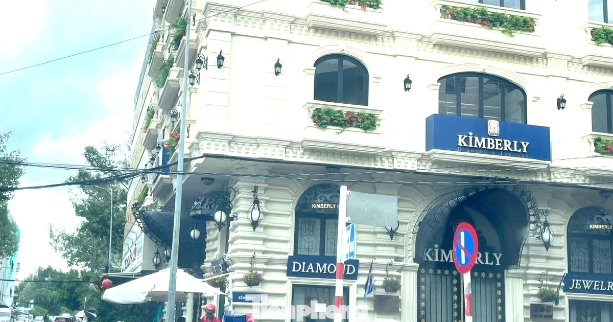Tin mới việc cửa hàng kim cương nổi tiếng Cần Thơ "cửa đóng then cài"