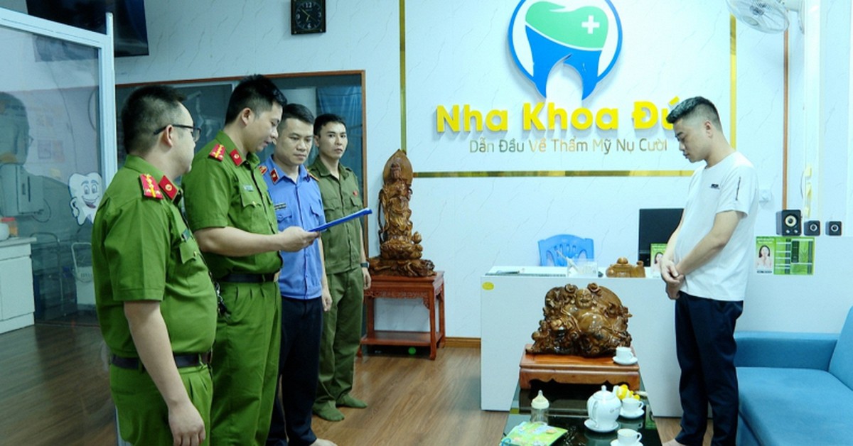 Thi hành lệnh khám xét, khởi tố chủ phòng khám nha khoa Hoàng Trọng Nguyên SN 1988