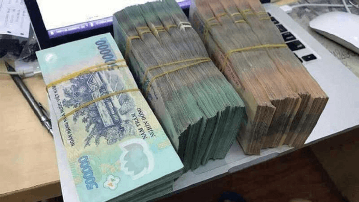 Công an điều tra số tiền 30.000.000 đồng gửi tới tài khoản của Nguyễn Thị Kim Yên SN 1964, 1 người phụ nữ trú cùng địa phương được mời tới làm việc với cơ quan chức năng