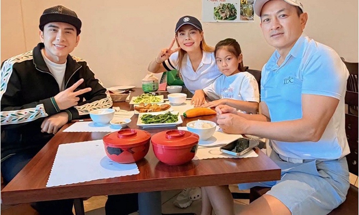 Hai ca sĩ Việt đình đám không phải vợ chồng vẫn gọi nhau là "bố-mẹ" suốt 30 năm