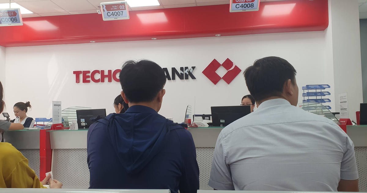 Người dân tăng gửi tiền vào ngân hàng