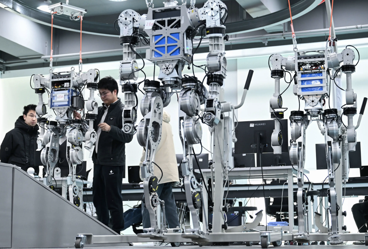 Tháo dỡ toàn bộ một cỗ máy, chuyên gia Nhật nhận ra robot Trung Quốc đã "vượt xa giai đoạn trình diễn đơn thuần"