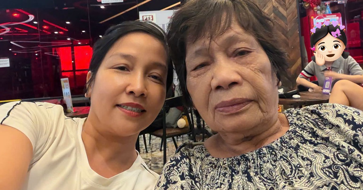 Mẹ ruột Mỹ Linh 85 tuổi vẫn hộ tống con gái