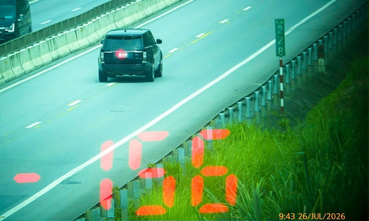 Xử phạt nữ tài xế chạy 156 km/h trên cao tốc Nội Bài - Lào Cai