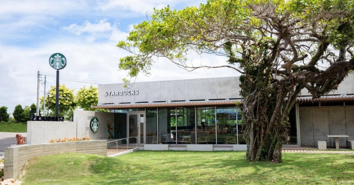 Starbucks phát chiếu cho khách ngồi: Chiêu giữ chân khách hay để đỡ "tốn ghế"?