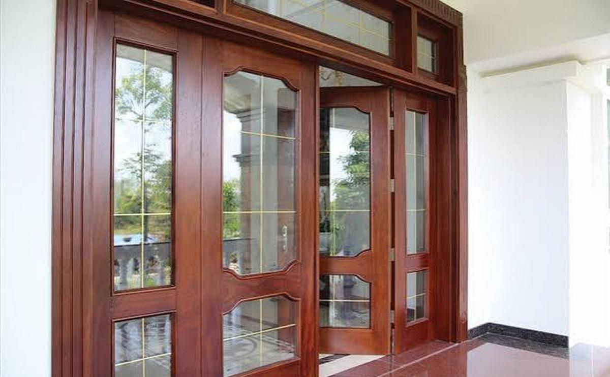 Vì sao ngày càng nhiều gia đình không còn dùng cửa gỗ tự nhiên? 2 vật liệu đang dần trở thành xu hướng mới