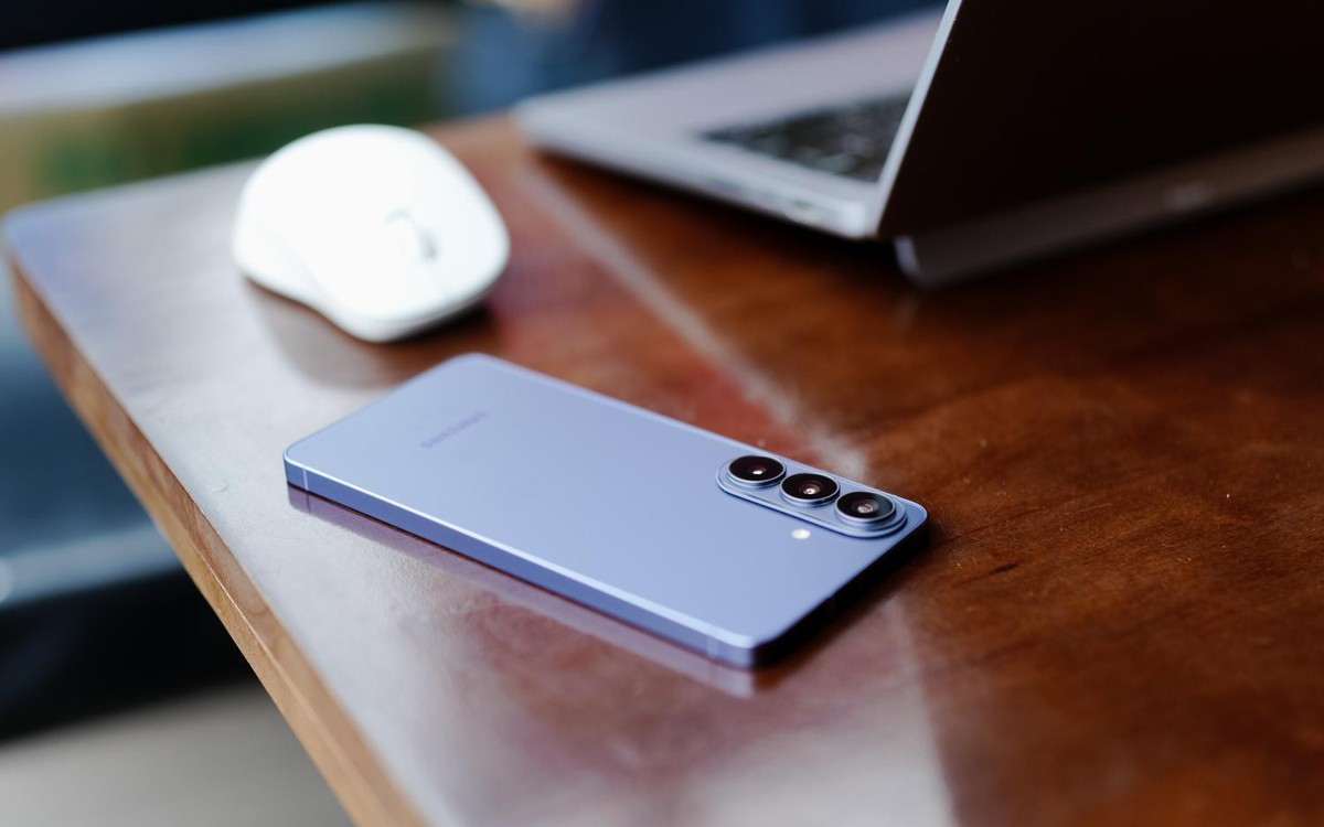 Đi làm, cà phê, du lịch: Gần 4 tháng qua đã mang theo Galaxy S26+ đến mọi nơi
