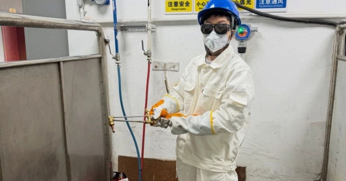 Phát hiện một nữ nghiên cứu sinh tiến sĩ bỏ học để làm thợ sửa điện nước