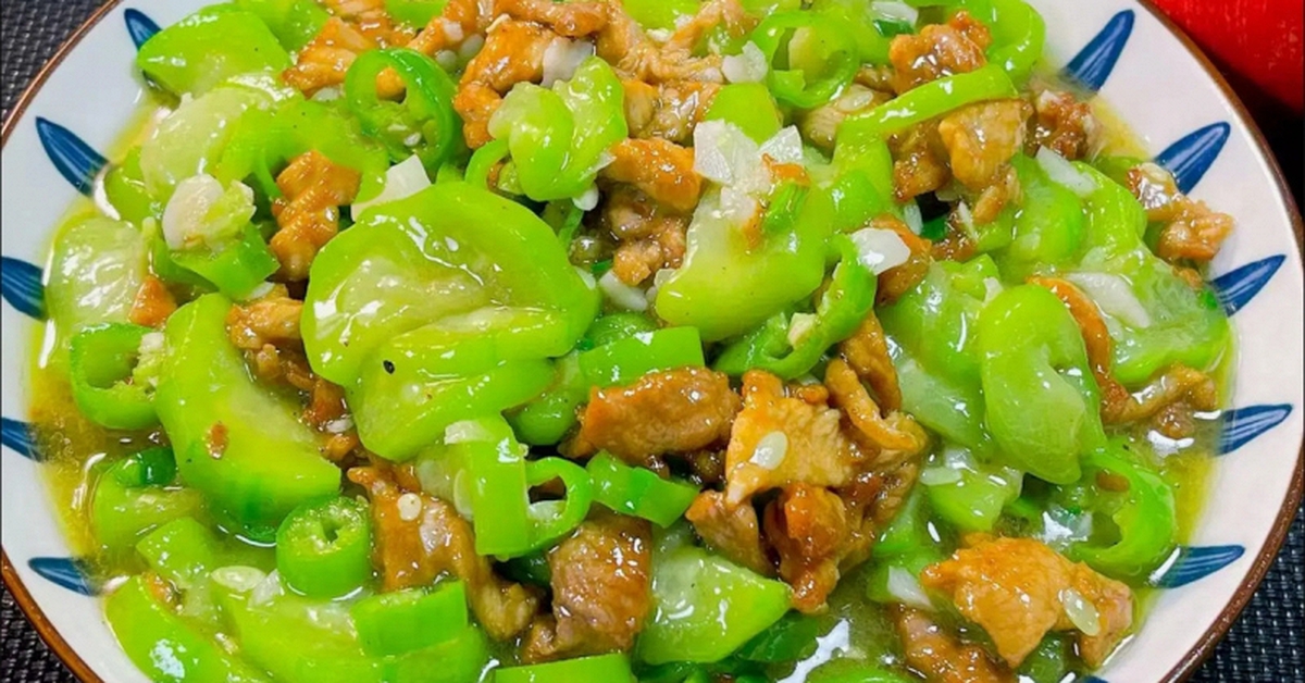 Cặp vợ chồng ngộ độc nguy kịch sau bữa tối, bác sĩ thở dài: Mướp, bầu, bí có 1 dấu hiệu ăn vào ngang "thuốc độc"