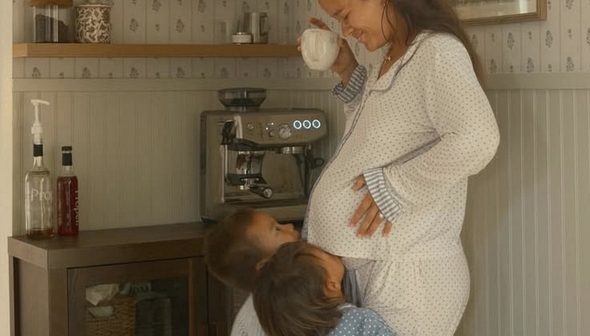 Sinh 1 con khiến phụ nữ "già" thêm 5 tuổi, nhưng sinh 3-4 con lại có thể sống thọ hơn: Khoa học nói gì về nghịch lý này?