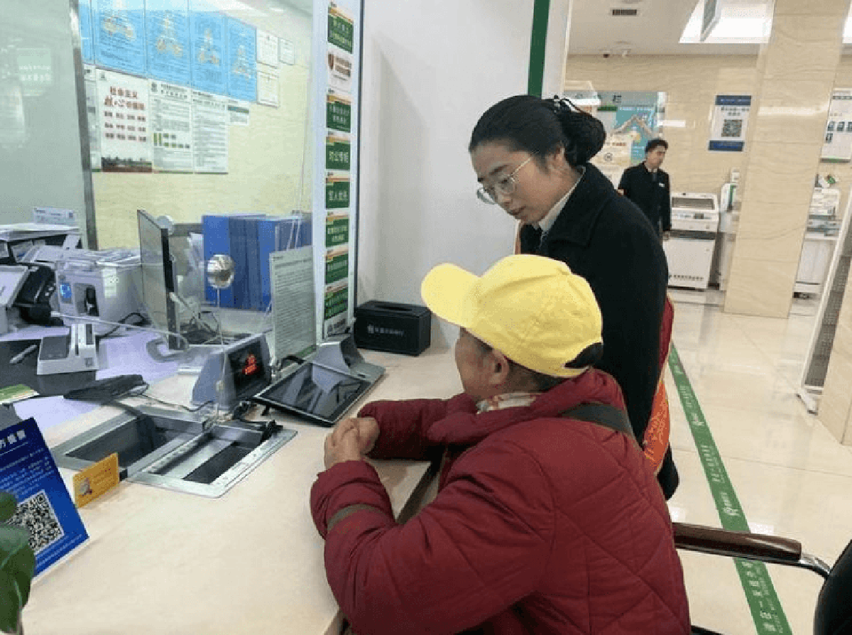 Khách gửi tiết kiệm hơn 9,6 tỷ đồng, 6 năm sau số dư chỉ còn 0 nhưng tòa án khẳng định: “Ngân hàng chỉ phải chịu 5% tổng thiệt hại”
