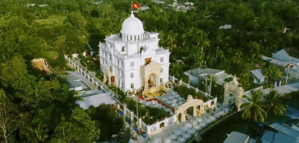Lâu đài sáng nhất miền Tây