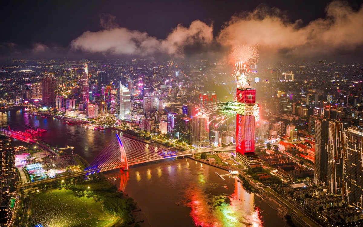 Saigon Marina IFC tự hào tỏa sáng, tôn vinh nửa thế kỷ mang tên Bác