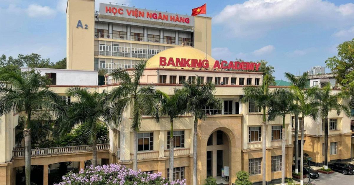 Một trường đại học ở Hà Nội vừa ghi nhận hiện tượng chưa từng có trong lịch sử: Dự báo điểm chuẩn những ngành hot năm nay sẽ tăng cao!