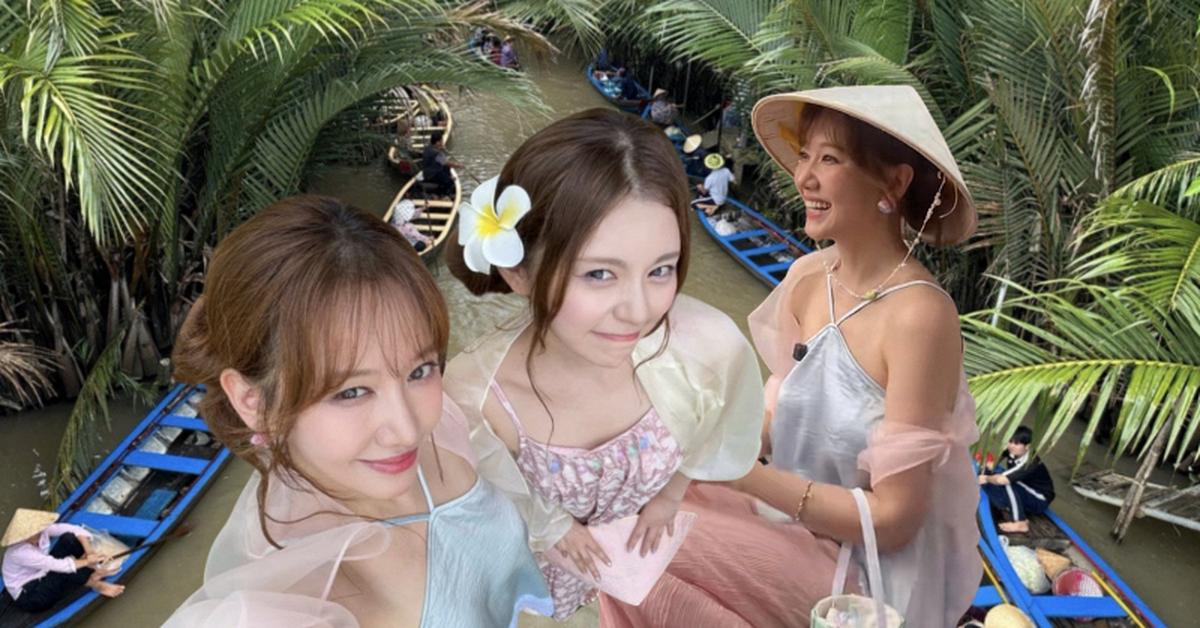 Vợ đạo diễn nghìn tỷ về miền Tây được bà con săn đón, nhan sắc không thua gì các tỷ tỷ xứ Trung