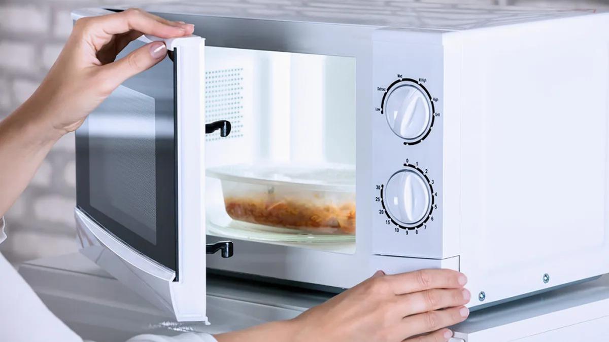 5 thói quen khi dùng lò vi sóng cần bỏ ngay