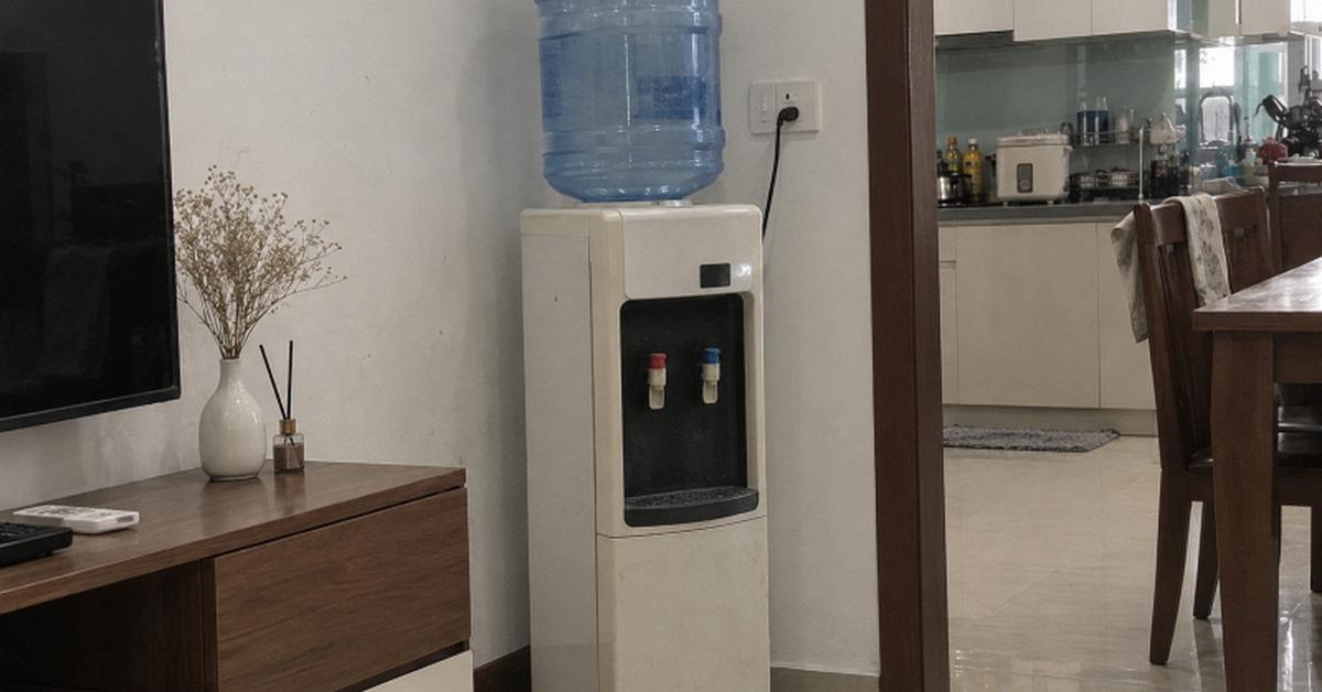 Vì sao ngày càng nhiều gia đình không còn dùng cây nước nóng lạnh? 1 thiết bị gọn hơn đang dần trở thành xu hướng mới