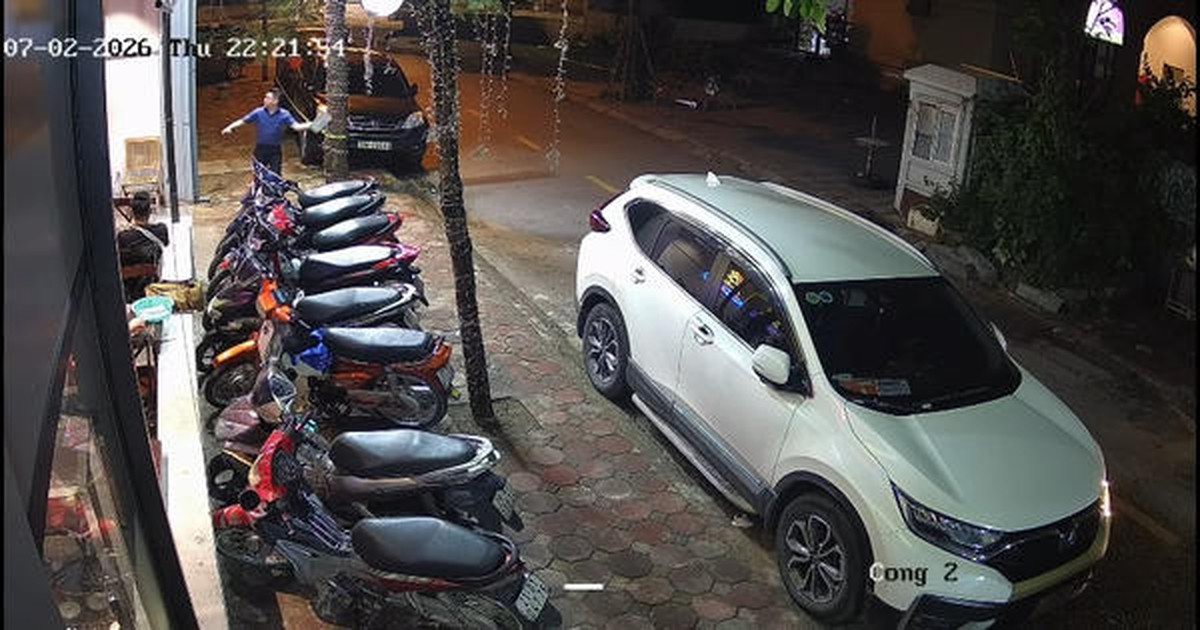 Hà Nội: Người đàn ông tự xưng là giảng viên đại học liên tục chửi bới, ném gạch, đá vào quán ăn