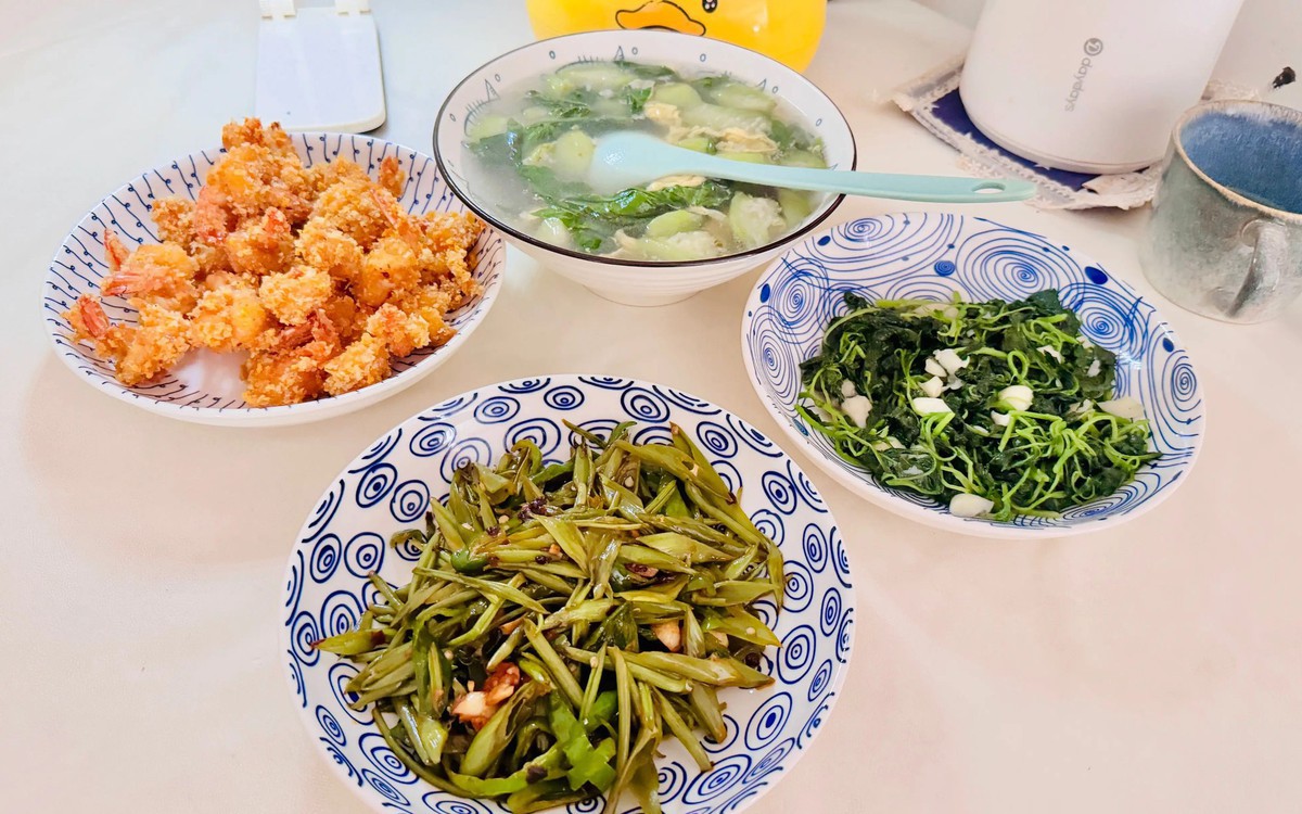 Không cần sơn hào hải vị, bữa cơm cuối tuần của gia đình tôi toàn món nấu nhanh nhưng ai cũng hào hứng