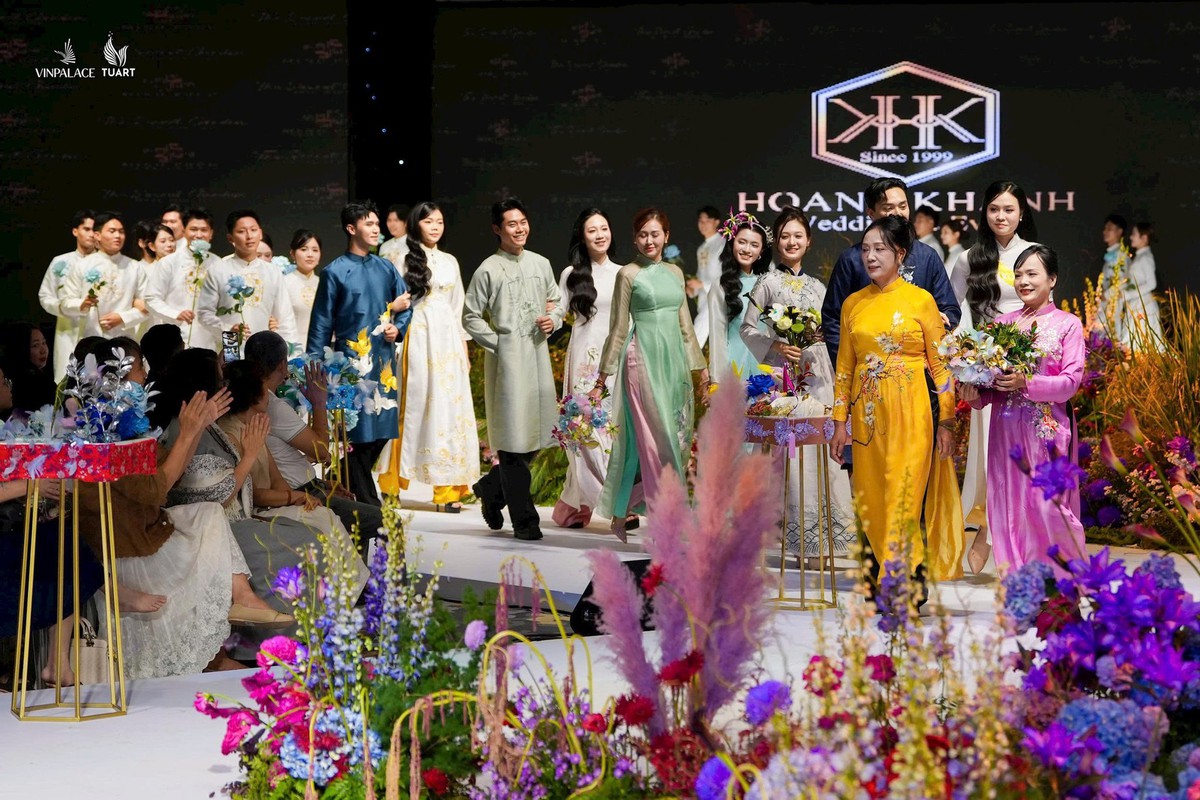 Cảnh tượng có một không hai tại VinPalace Cổ Loa đang thu hút hàng nghìn người