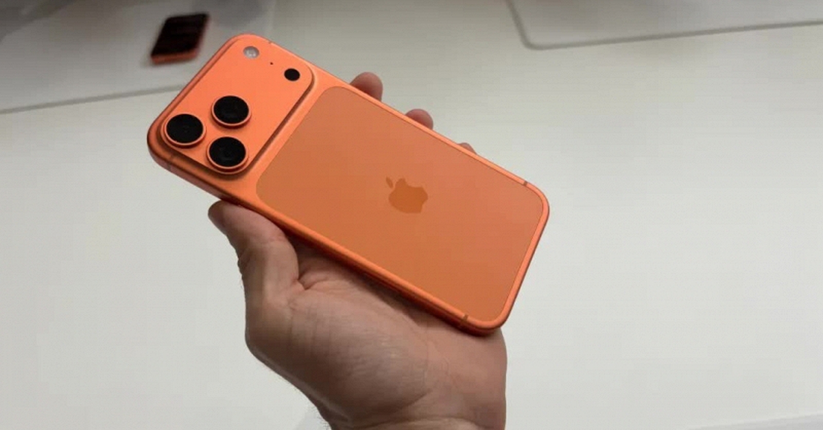 Một chiếc iPhone 17 Pro Max màu Cam Vũ Trụ bị "chôn" 250 năm