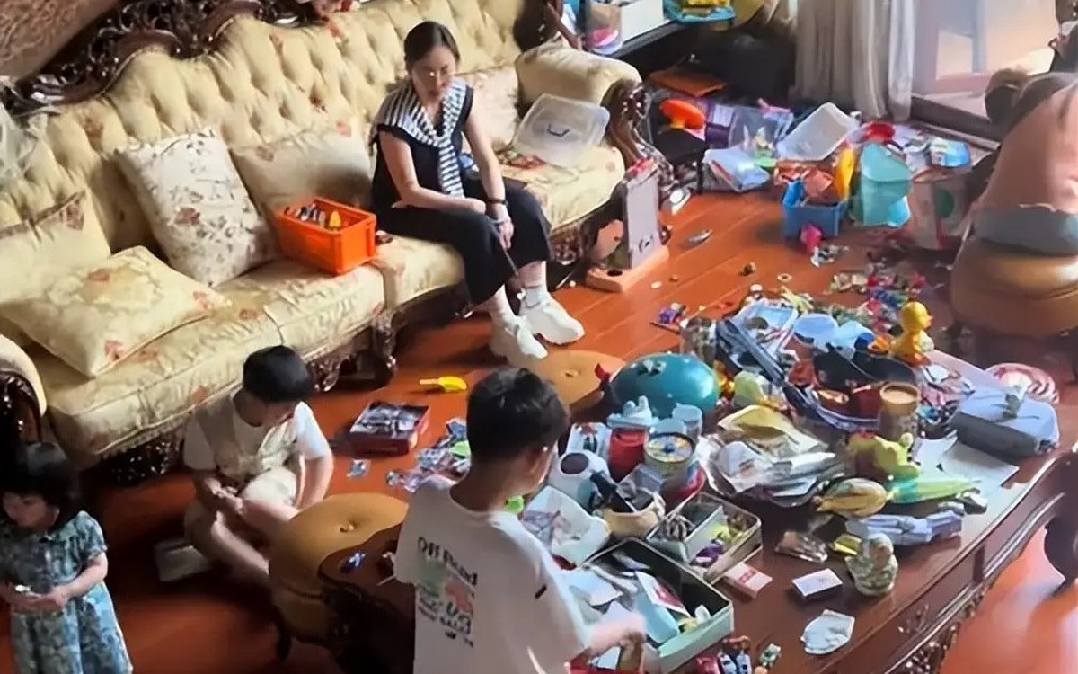 Bức ảnh sum vầy của gia đình "lộ" một chi tiết gây tranh cãi, nhiều người nói: Đổi lại là tôi cũng chẳng vui nổi!