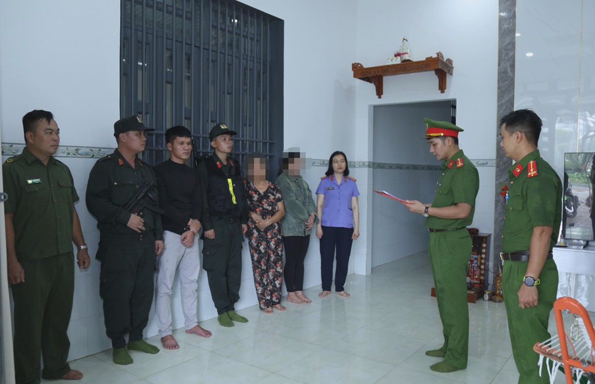 Ra quyết định khởi tố nhân viên vật liệu Ngô Thị Thanh Tuyền SN 2003 và 6 đồng nghiệp