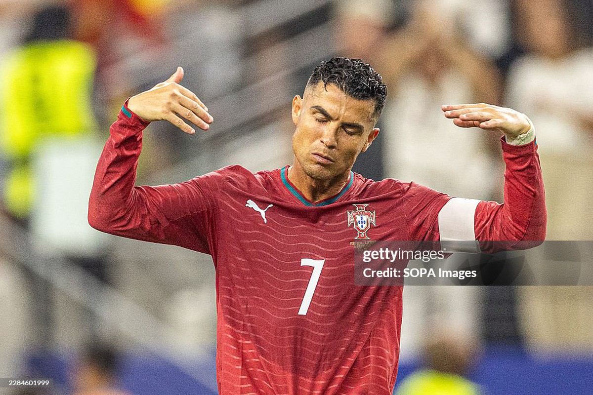 FIFA cập nhật xếp hạng cầu thủ World Cup: Messi không có ngôi đầu, Ronaldo văng khỏi top 50