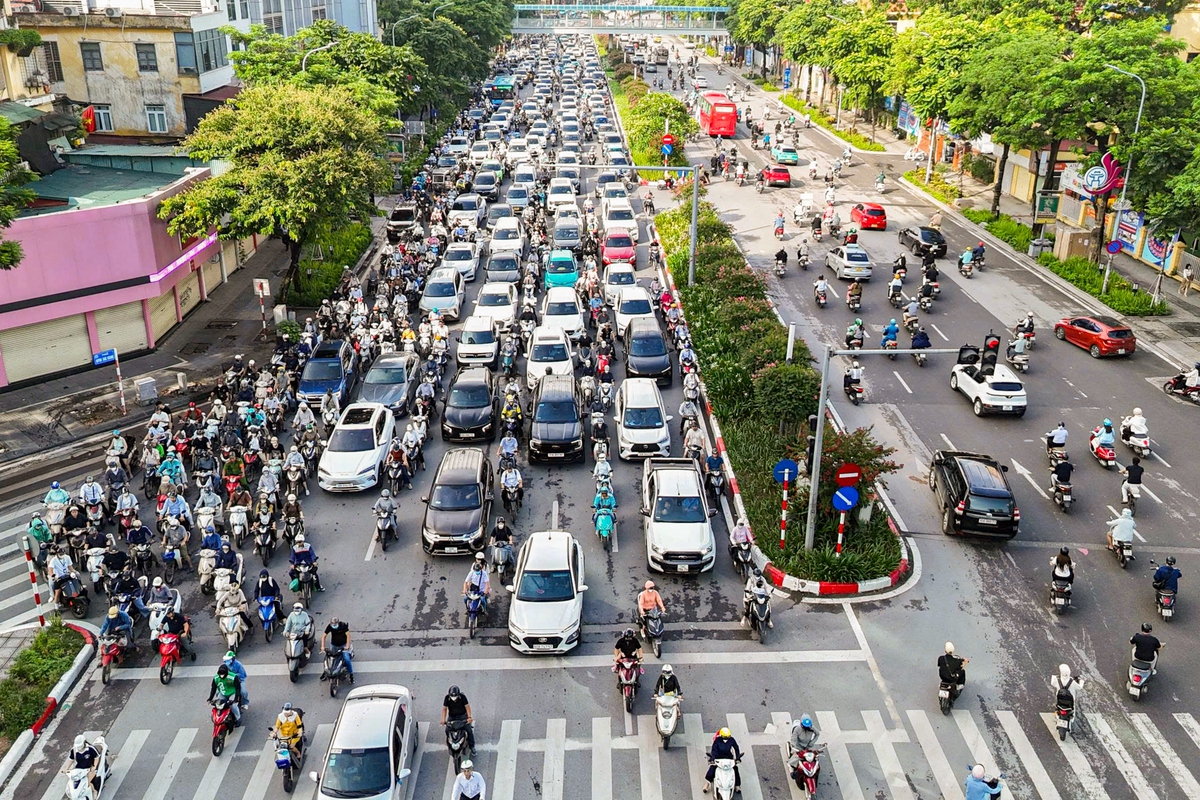 Cận cảnh hai tuyến đường Hà Nội dự kiến phân luồng đảo chiều giảm ùn tắc