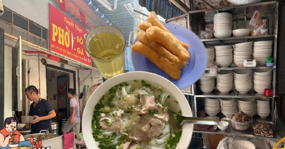 Giữa Hà Nội vẫn có quán phở 23.000 đồng, trà đá 2.000 đồng: Hơn 20 năm bán "giá cũ" giữa thời bão tăng giá