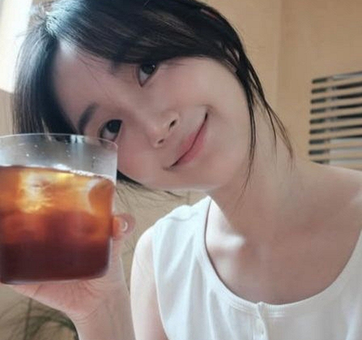 Lời khuyên cho những ai hay uống 1 cốc nước ấm trước khi đi ngủ