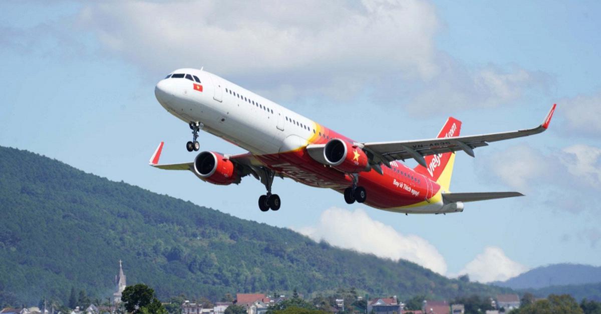 2 ngày trước - 30/7, sân bay Tân Sơn Nhất ghi nhận 1 máy bay bất ngờ chuyển hướng hạ cánh