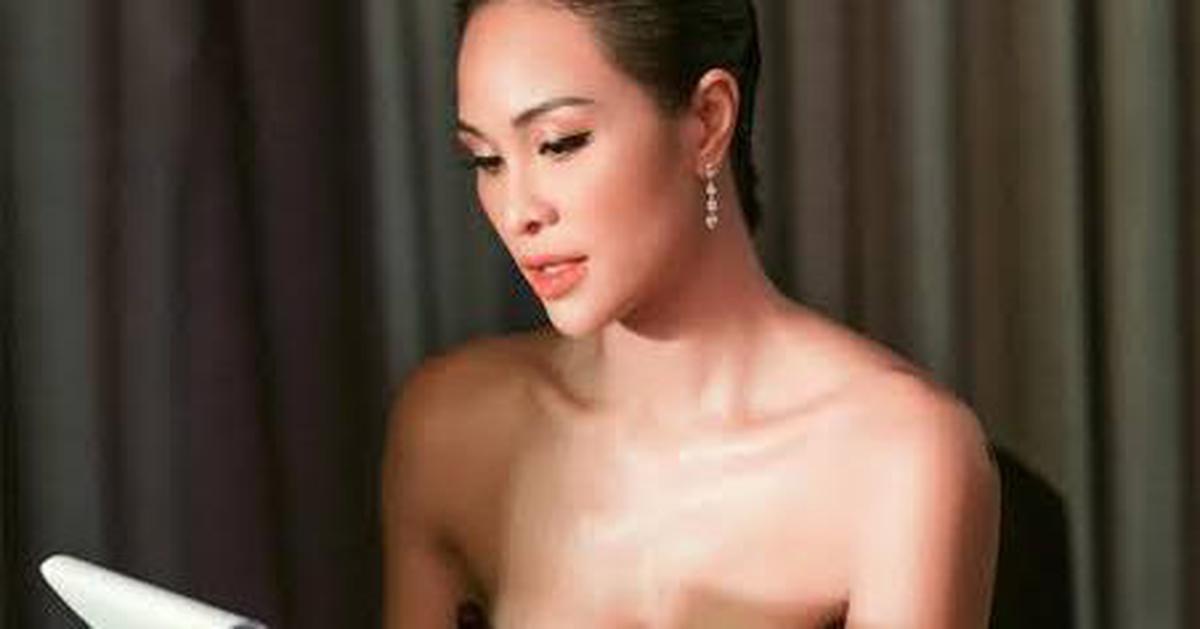 Phương Mai bật khóc