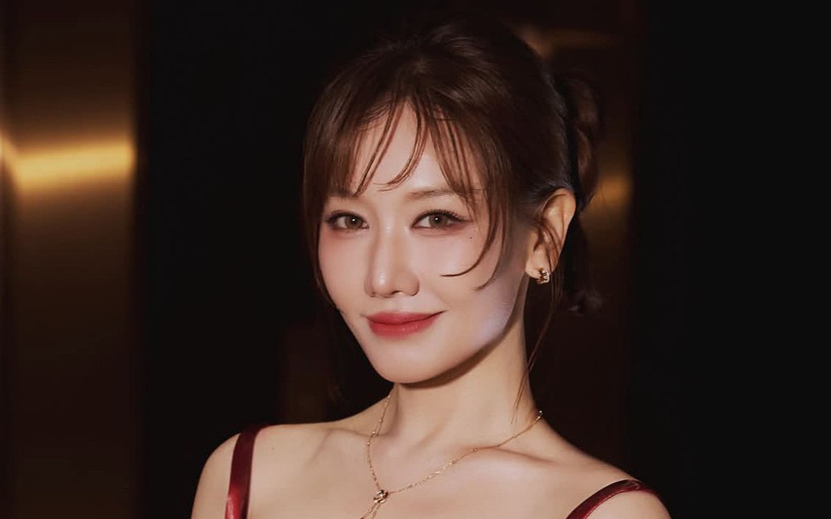 Việt Nam có ca sĩ đẹp trong trẻo như "tình đầu quốc dân", lấy chồng đại gia nghìn tỷ rồi nghỉ ca hát