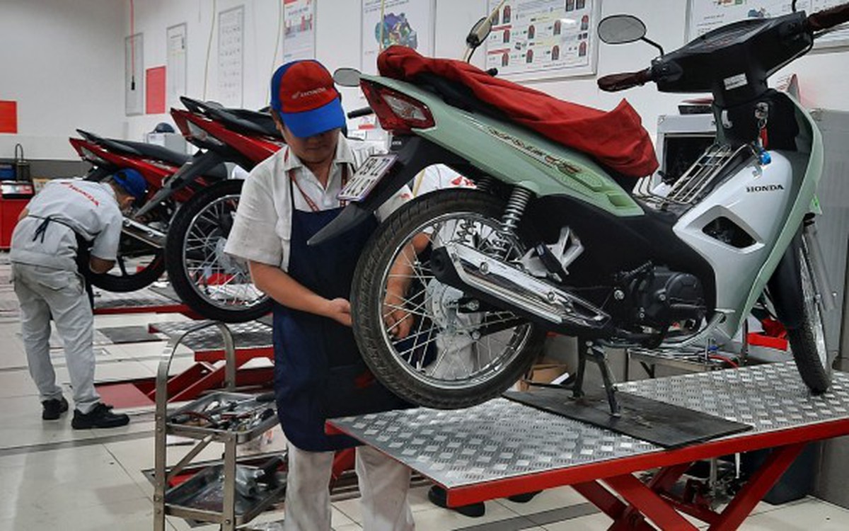 Đi xe máy bao lâu thì phải bảo dưỡng, thay dầu? Câu trả lời từ các hãng Honda, Yamaha Vinfast
