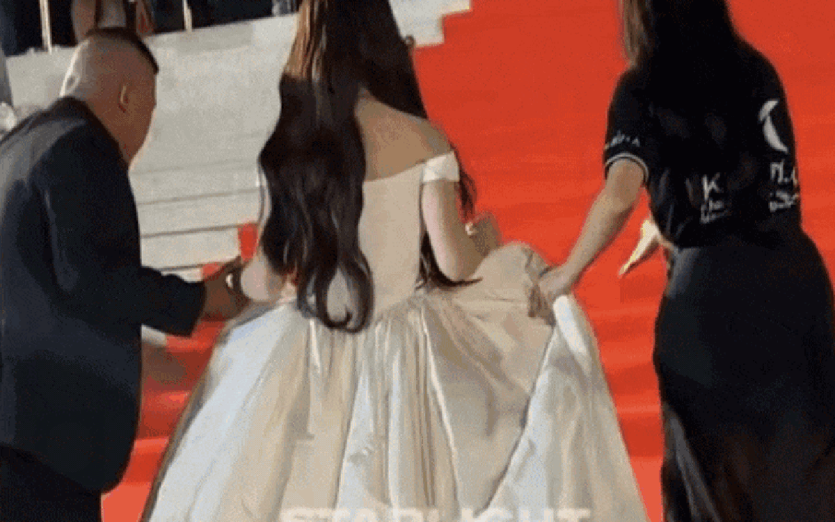 Ca sĩ Việt nhận bằng khen tỉnh Cà Mau: Chạy show không xuể sau hit 321 triệu views, hạnh phúc bên hôn phu Đại úy