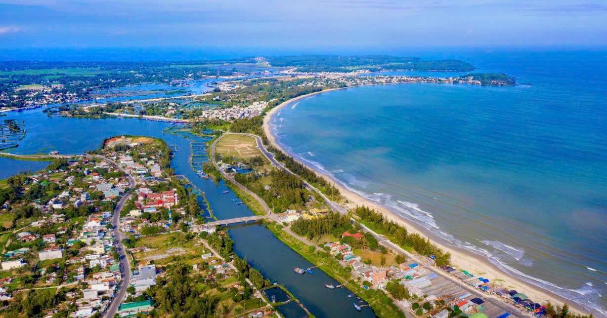 Bãi biển dài 7km ở miền Trung được truyền thông Mỹ vinh danh