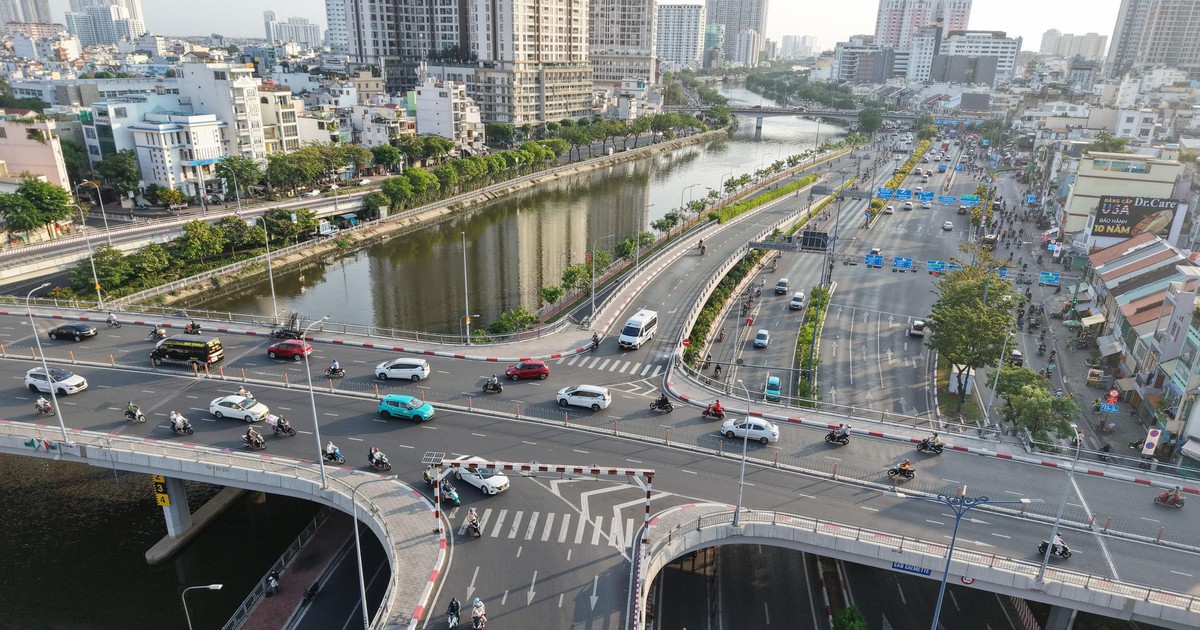 Đang có cuộc đua xây đại đô thị ở cả ba miền đấ...